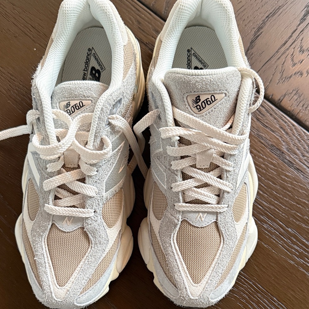 NWOT - New Balance 9060 Women's Sneakers